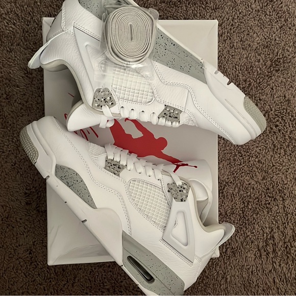 Jordan 4s white Oreo size 9 men